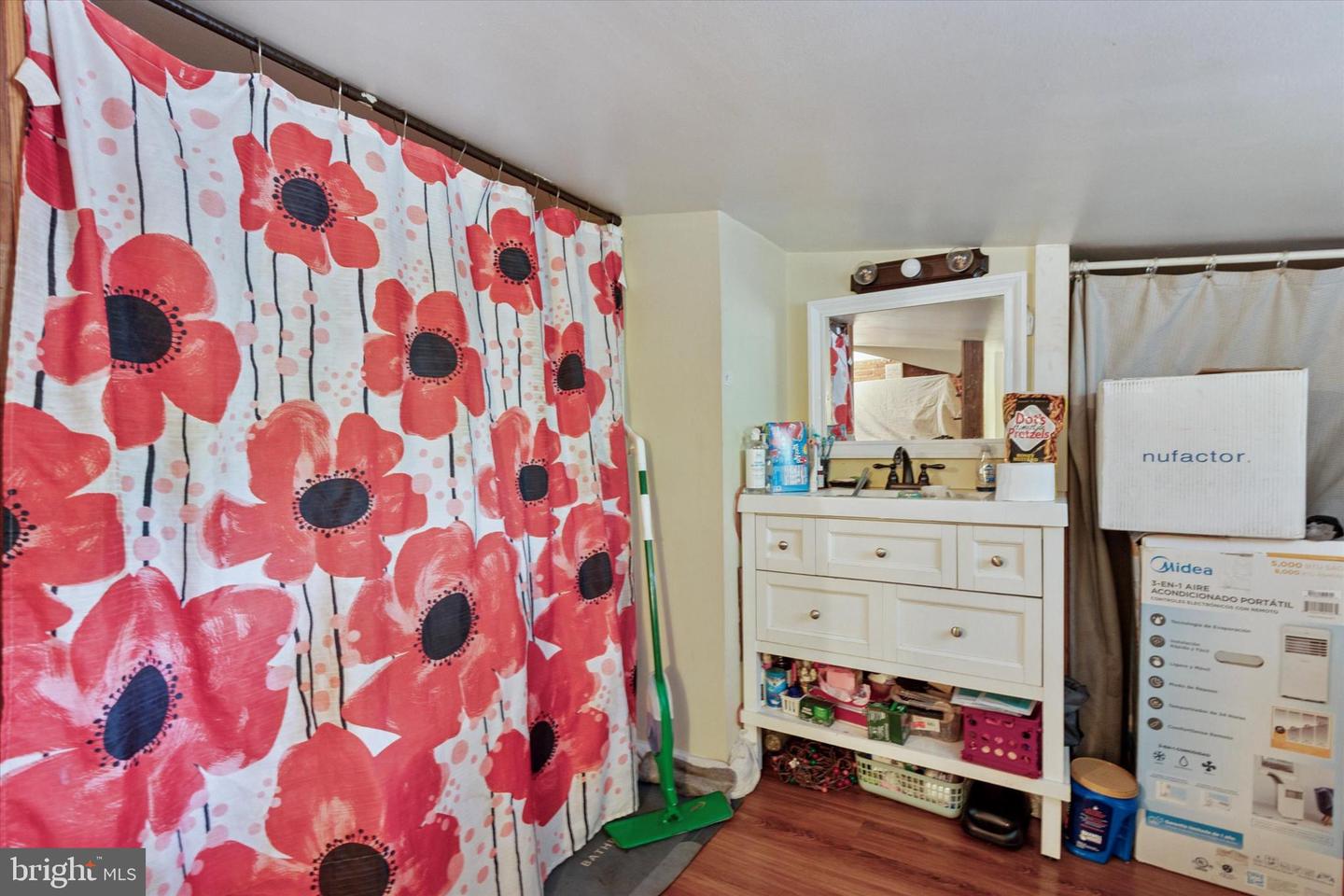 112 E Vine St Property Photo 13