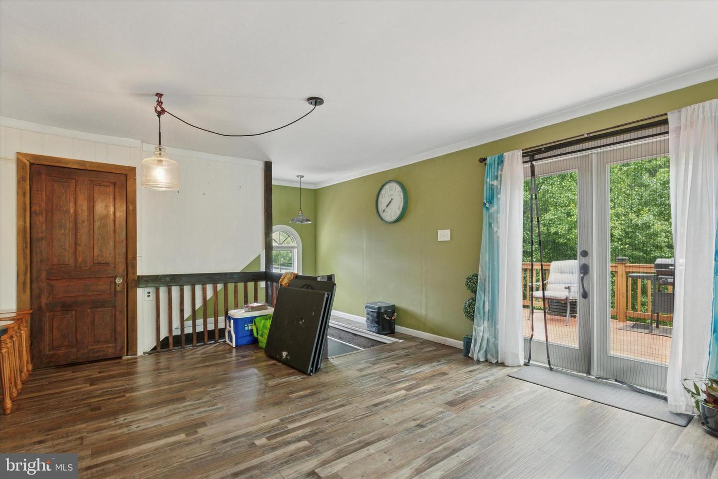 112 E Vine St Property Photo 18