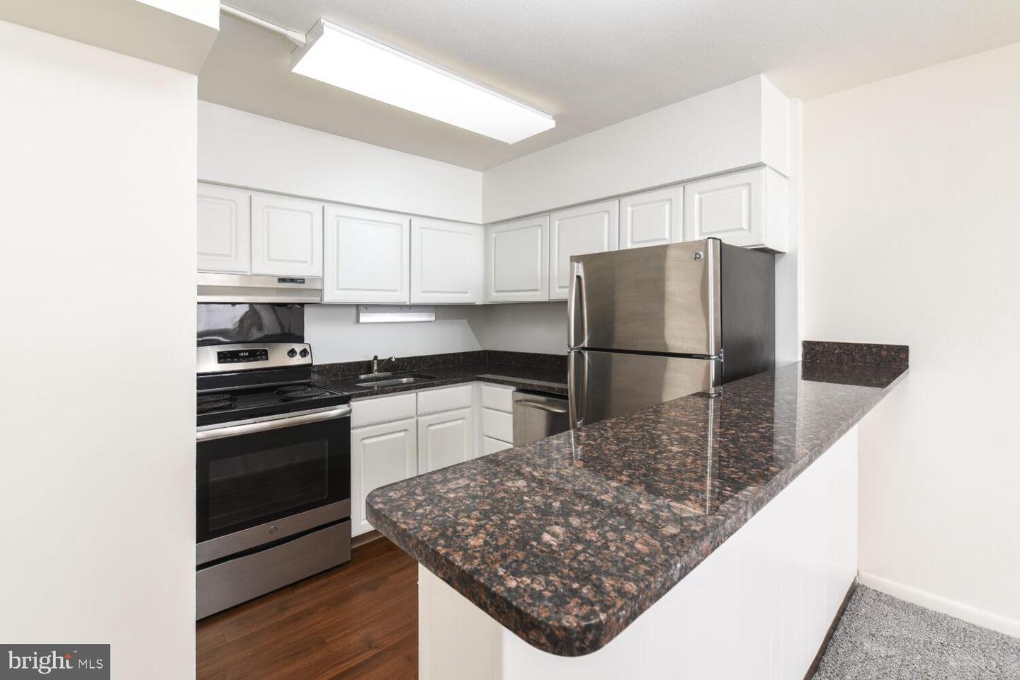 449 Hamilton St #213 Property Photo 1