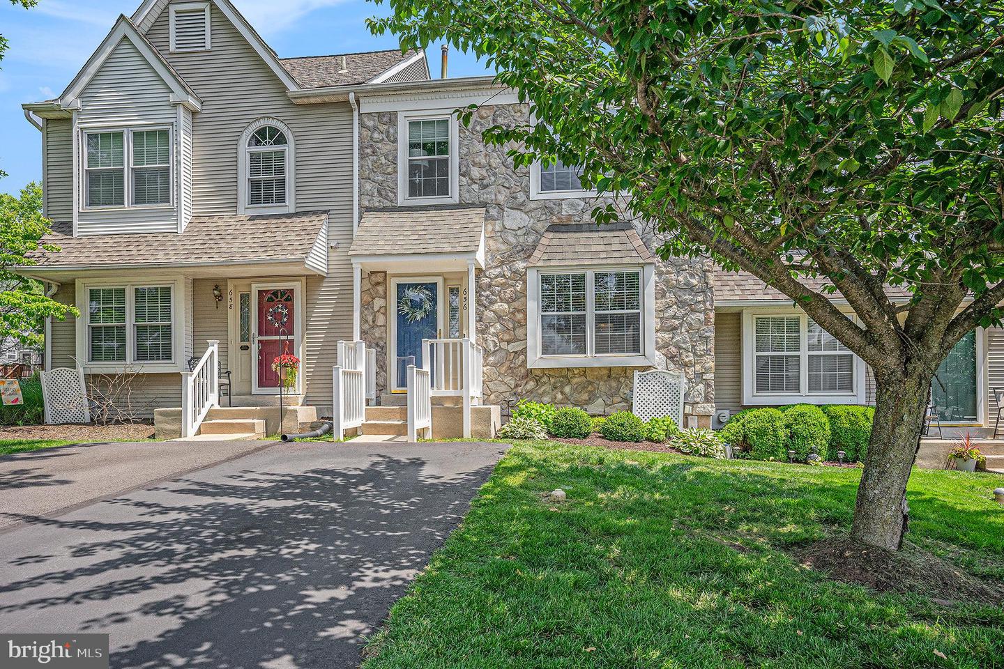 656 Longwood Rd Property Photo 1