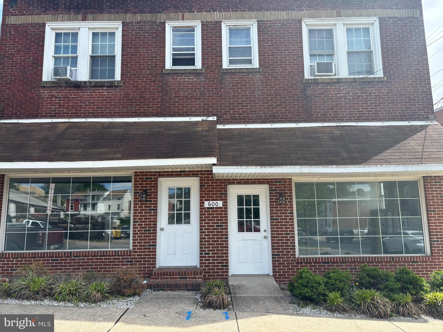 600-602 E Airy St #1a Property Photo 1