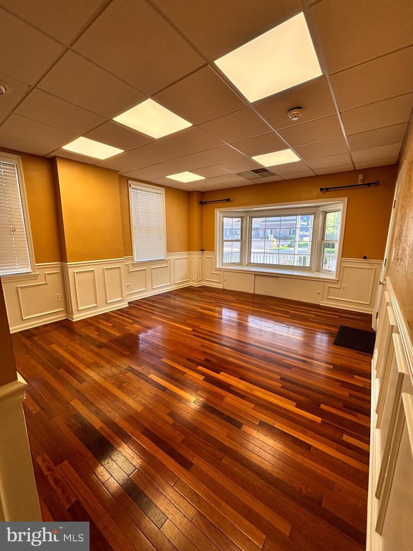 478 E Main St #1st Floor Property Photo 2