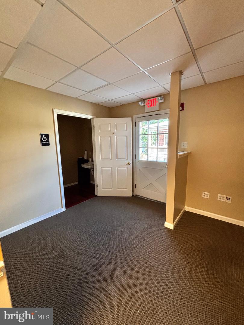 478 E Main St #1st Floor Property Photo 8