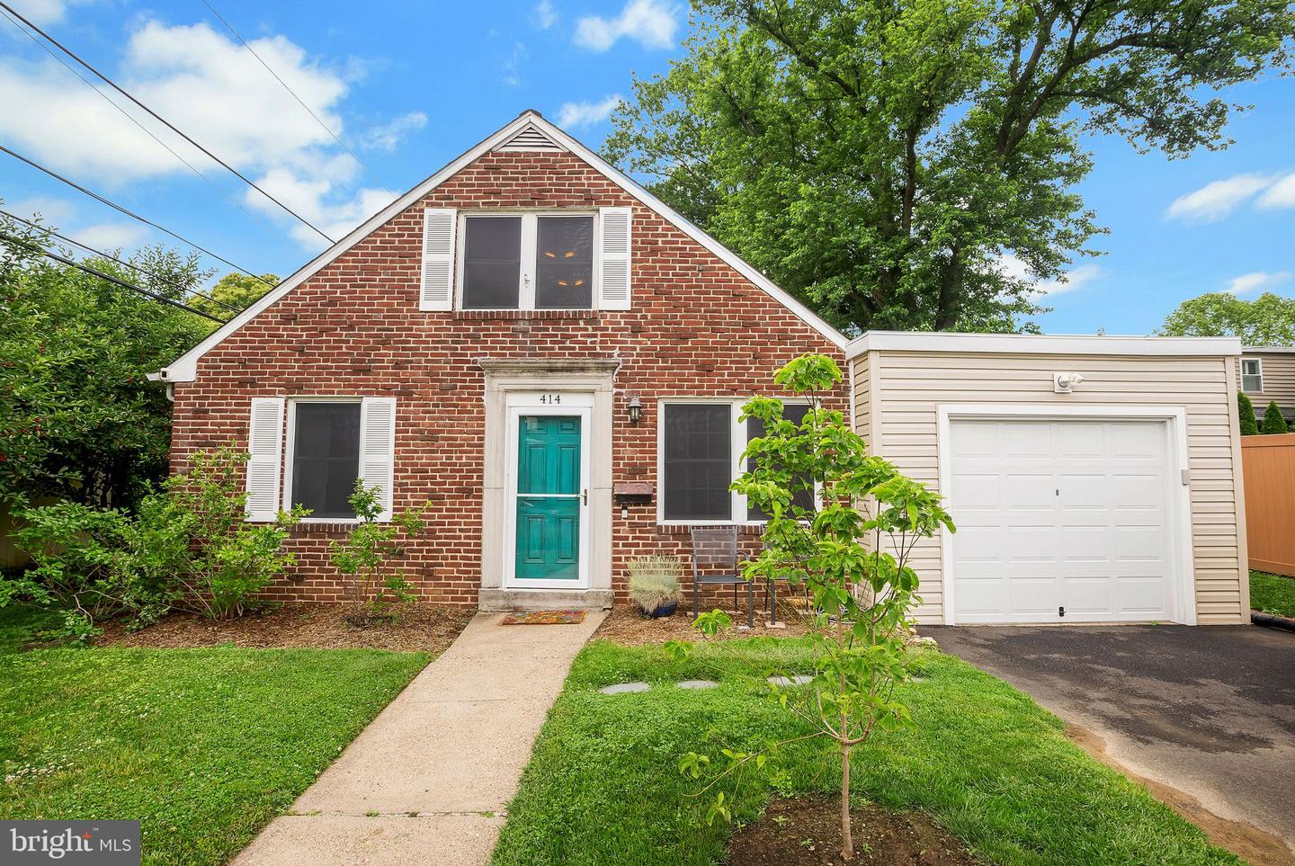 414 Edgley Ave Property Photo 1