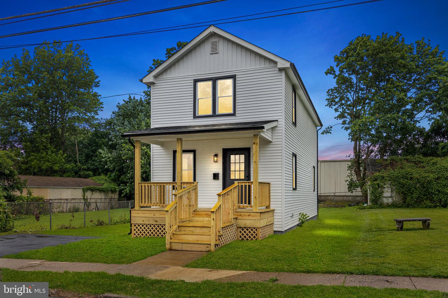 2338 Hamilton Ave Property Photo 1