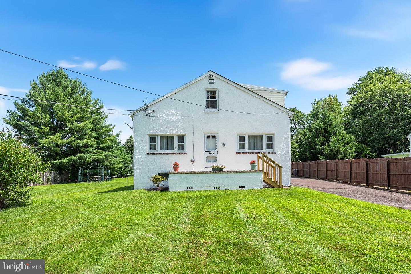 484 FRUIT FARM RD Property Photo 1