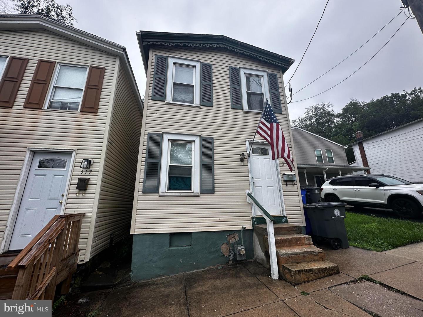 319 GRANT ST Property Photo 1