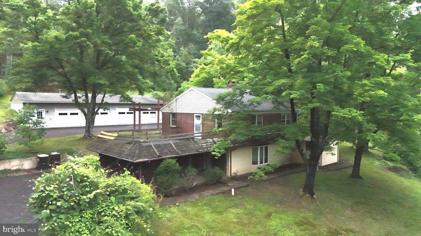 890 EICHELE RD