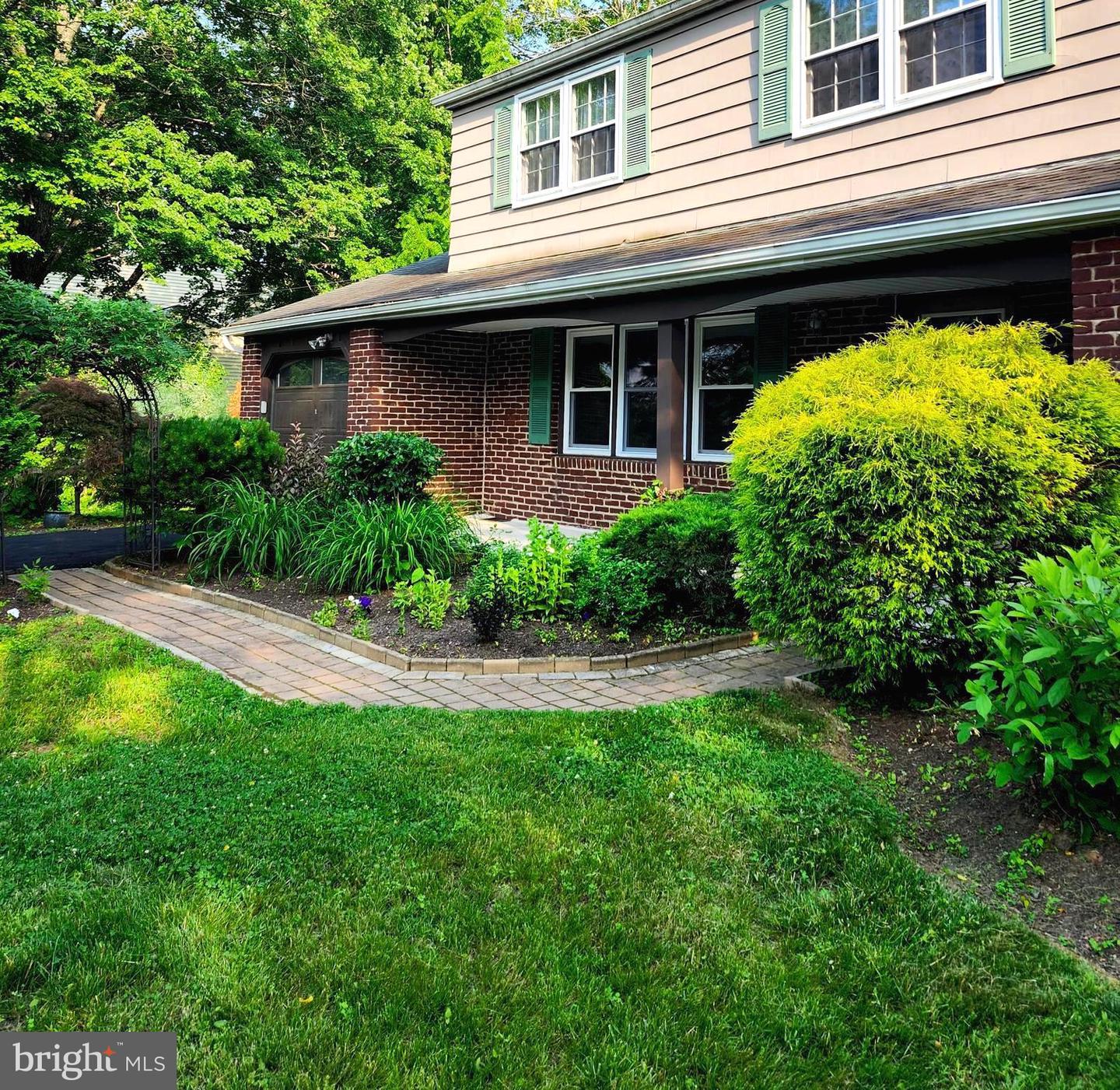 10 Lawrence Rd Property Photo 12