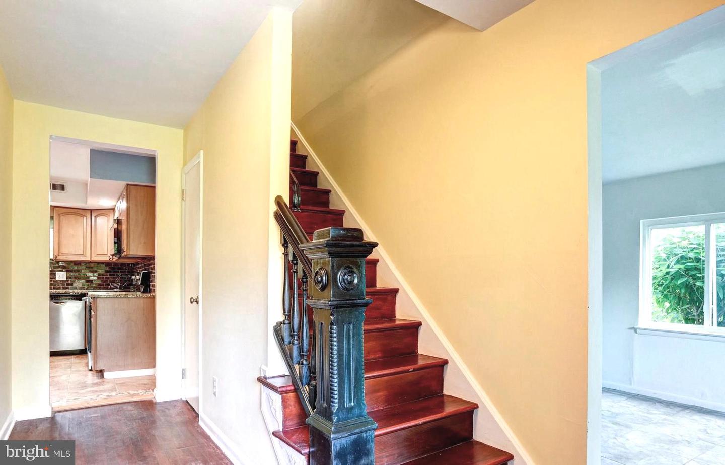 10 Lawrence Rd Property Photo 17