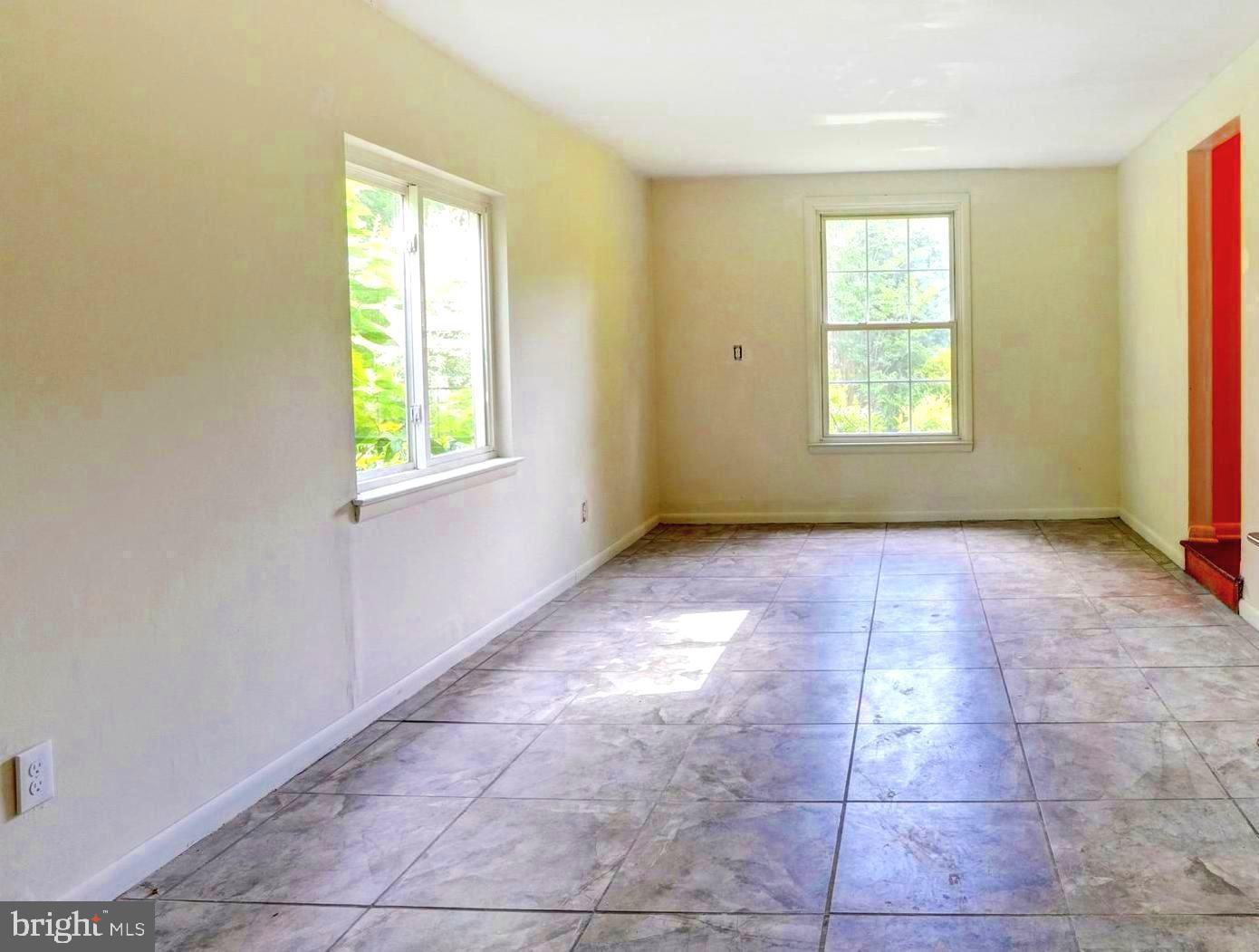 10 Lawrence Rd Property Photo 23