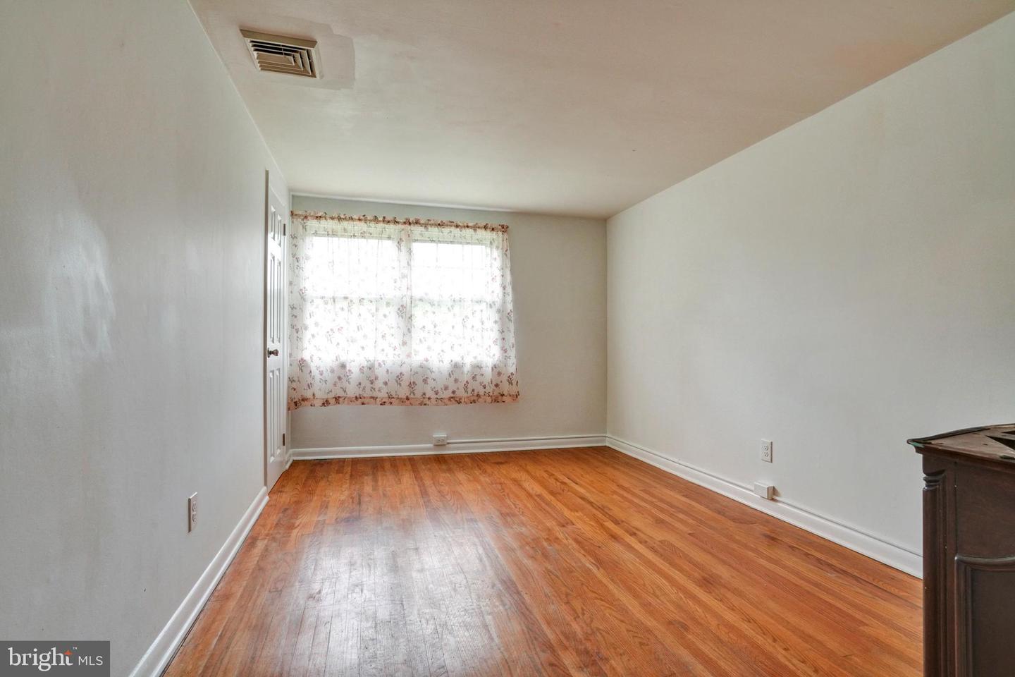 10 Lawrence Rd Property Photo 24