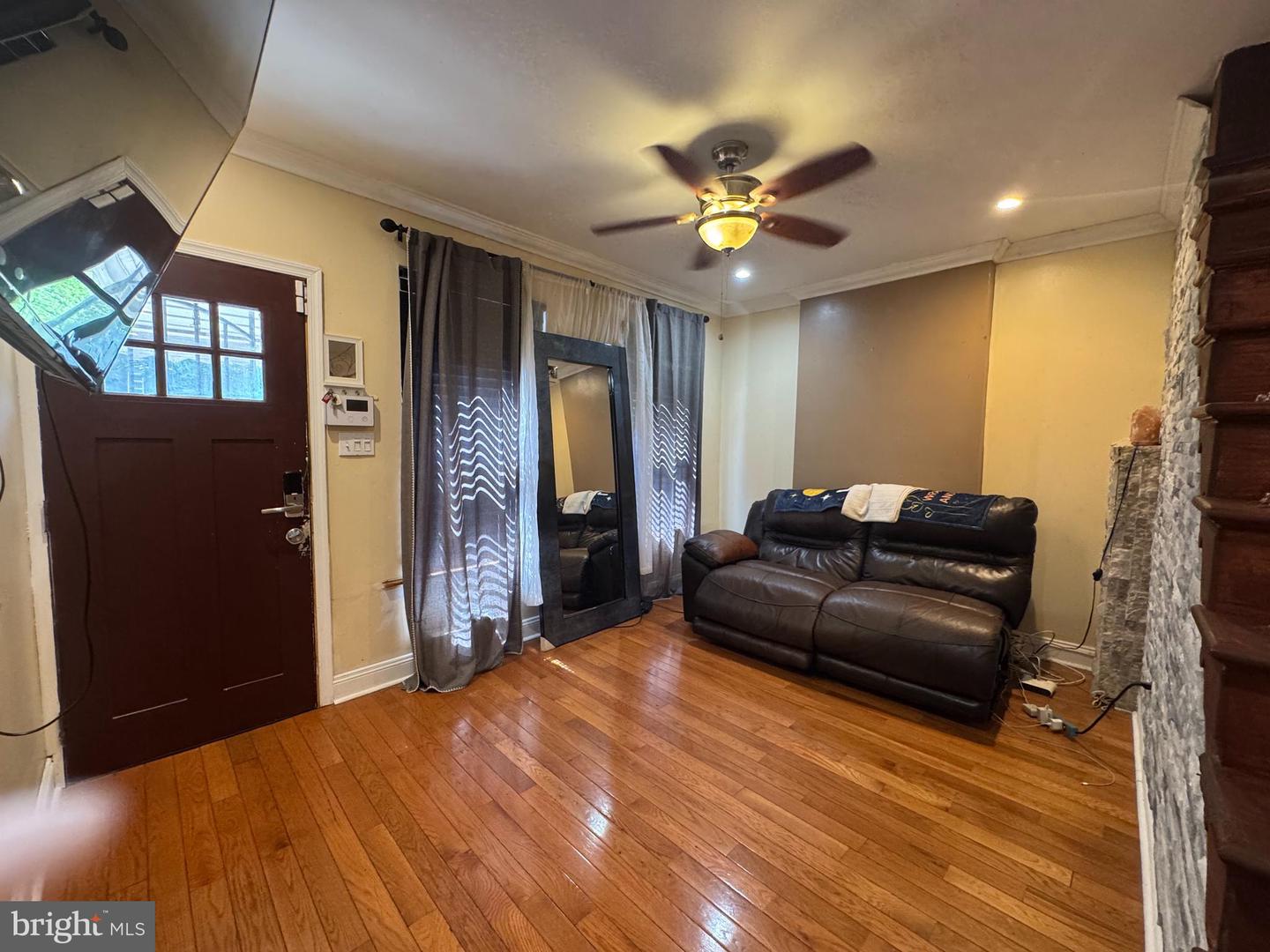807 Violet St Property Photo 3
