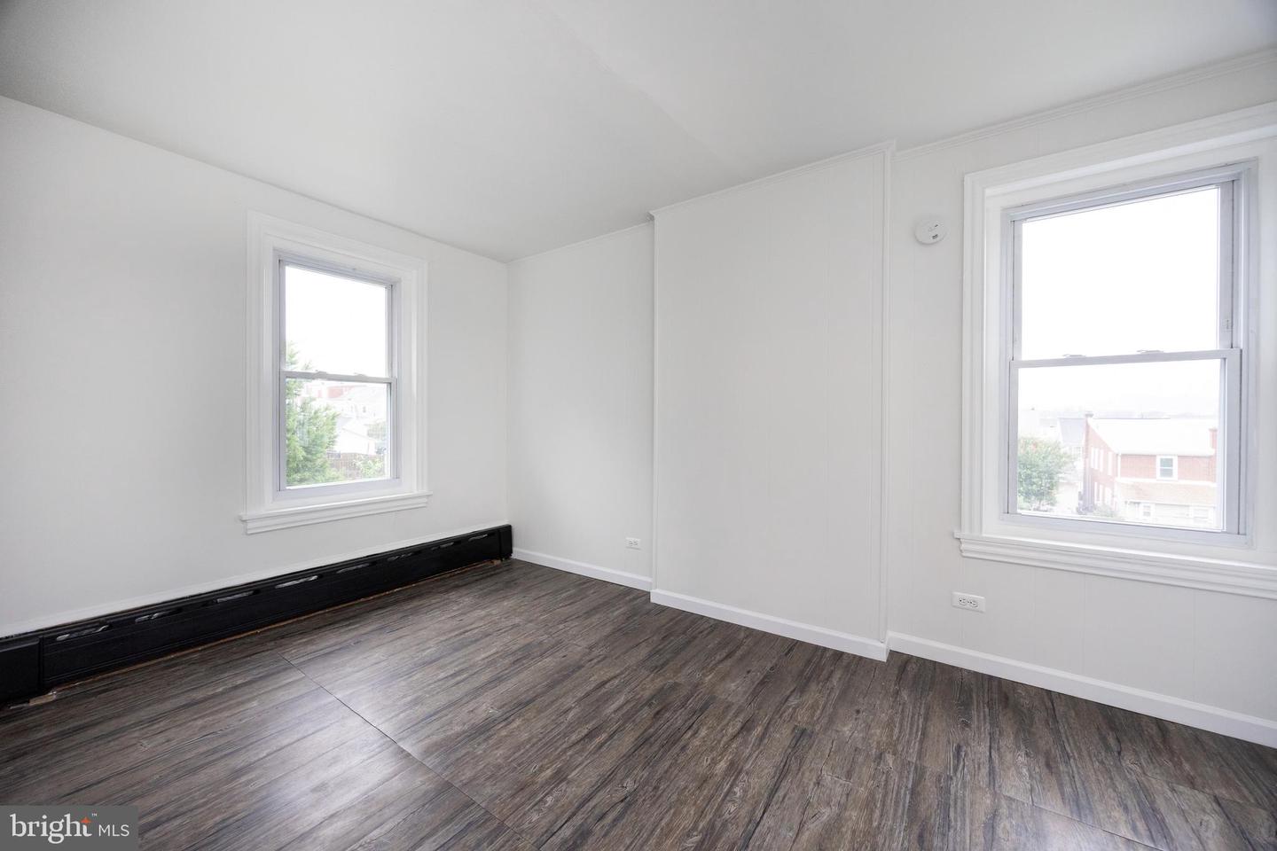 433 Grove St Property Photo 13