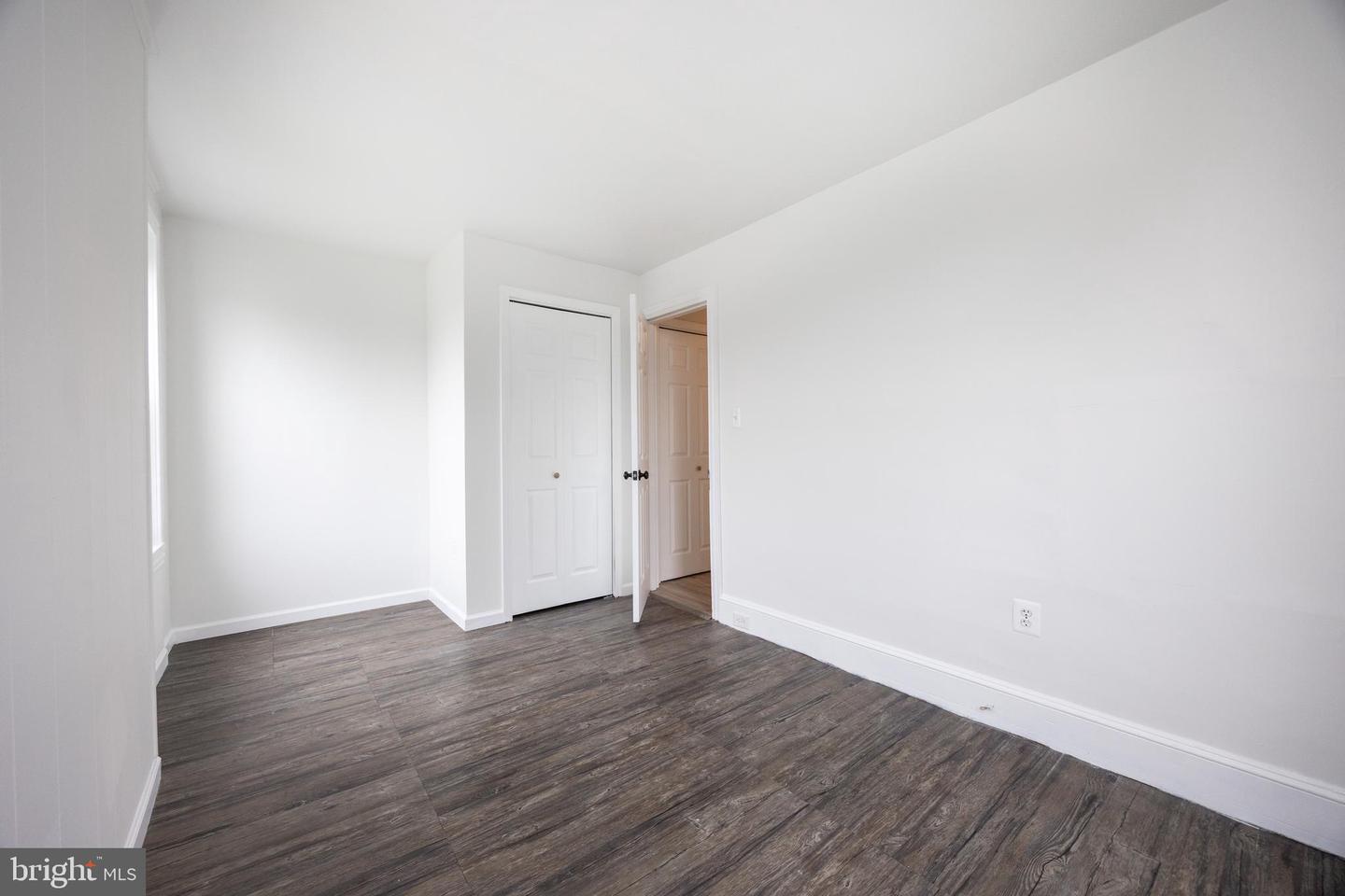 433 Grove St Property Photo 14