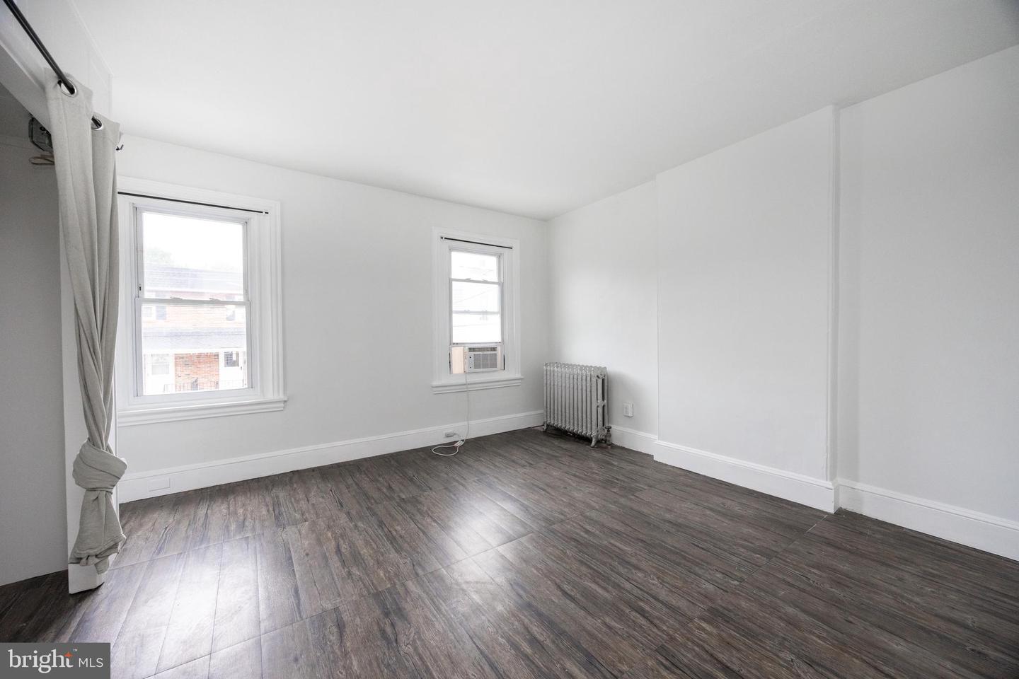 433 Grove St Property Photo 20