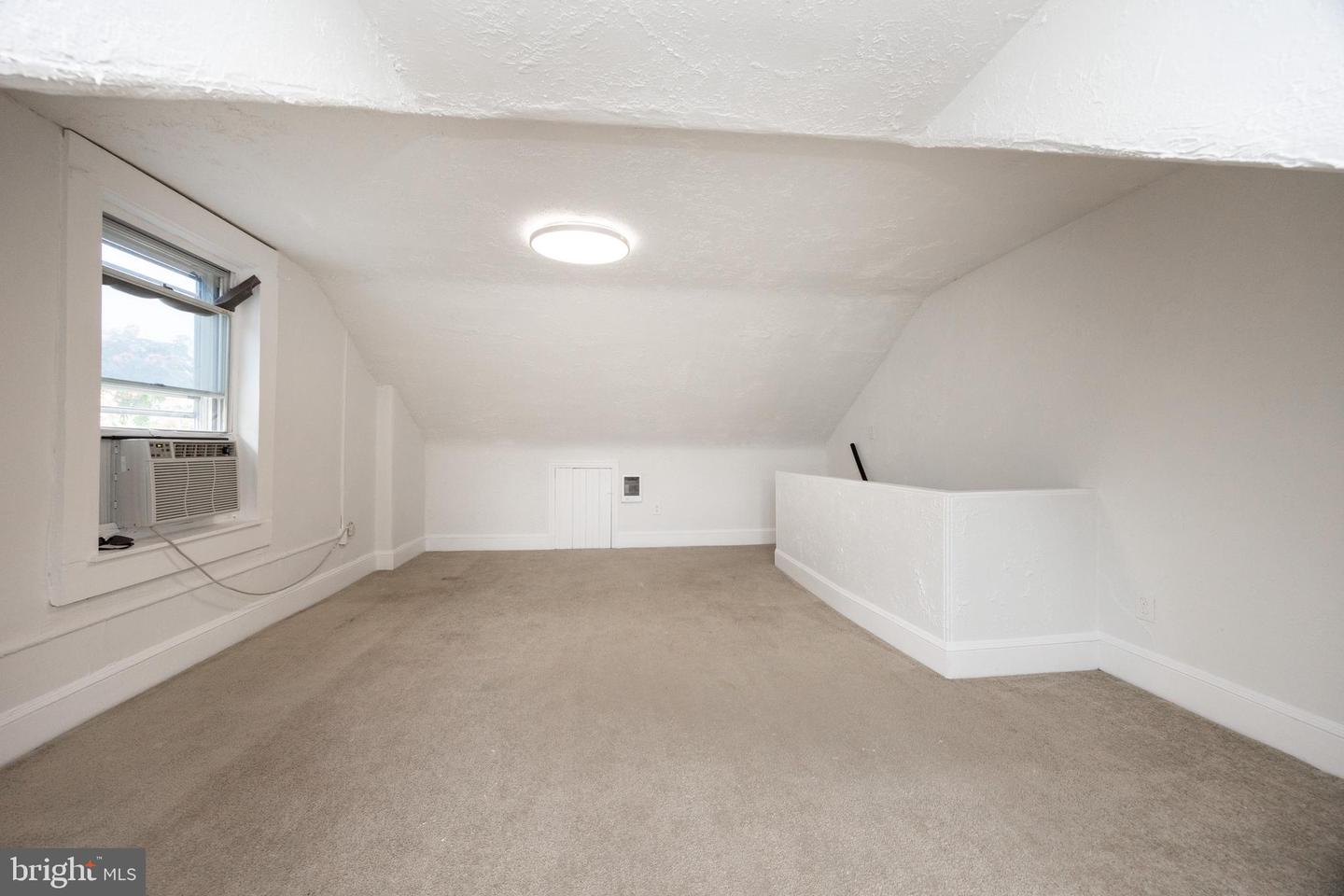 433 Grove St Property Photo 24