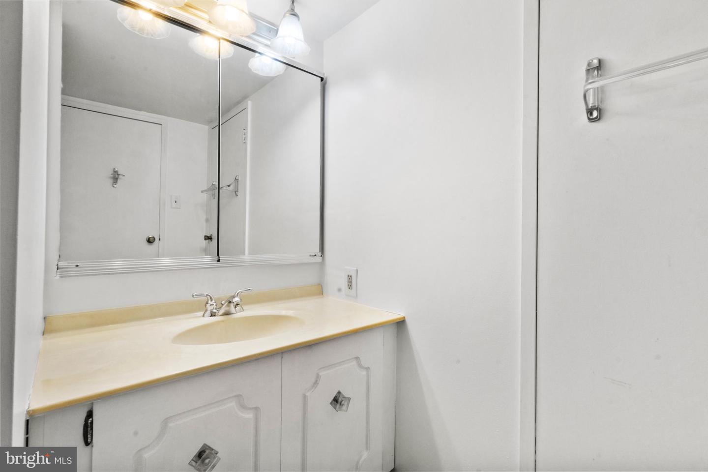 666 W Germantown Pike #2706 Property Photo 31