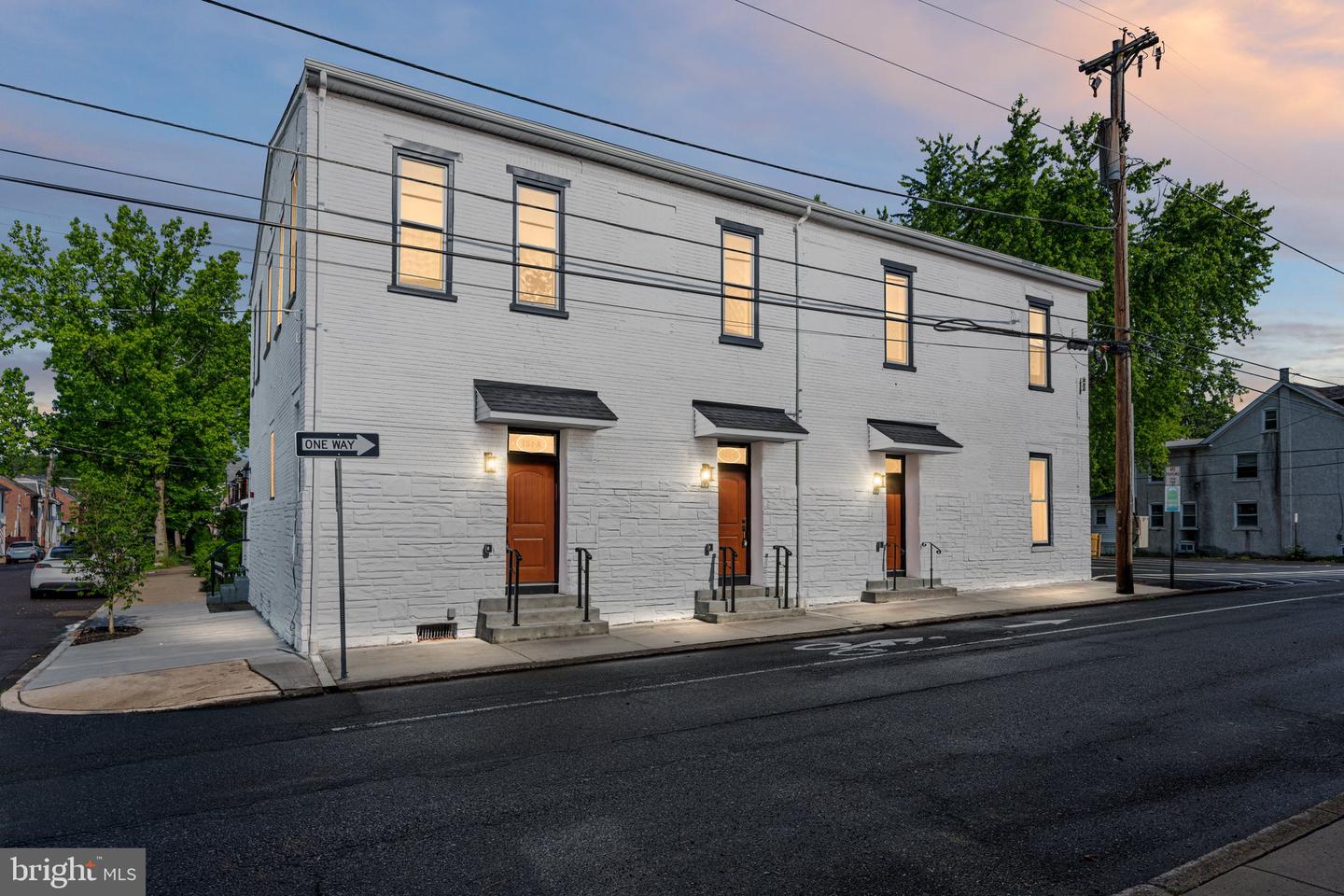 151 N York St Property Photo 2