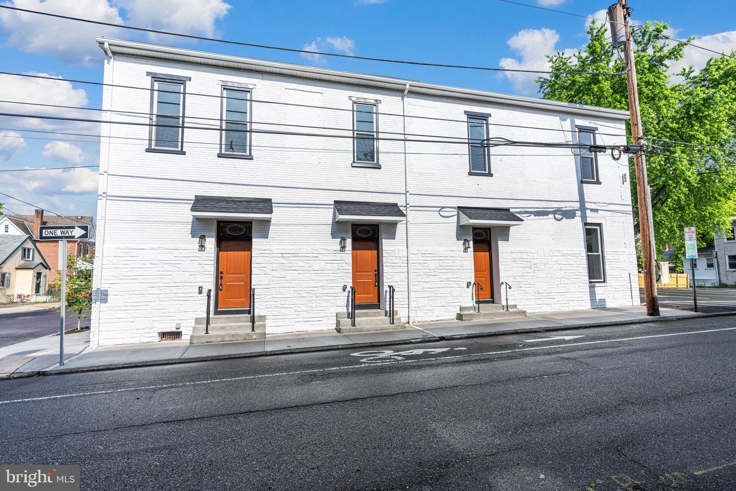 151 N York St Property Photo 4