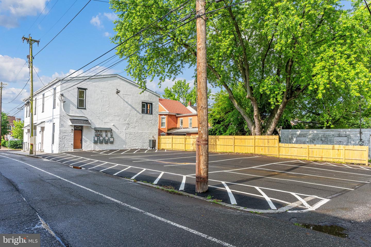 151 N York St Property Photo 7