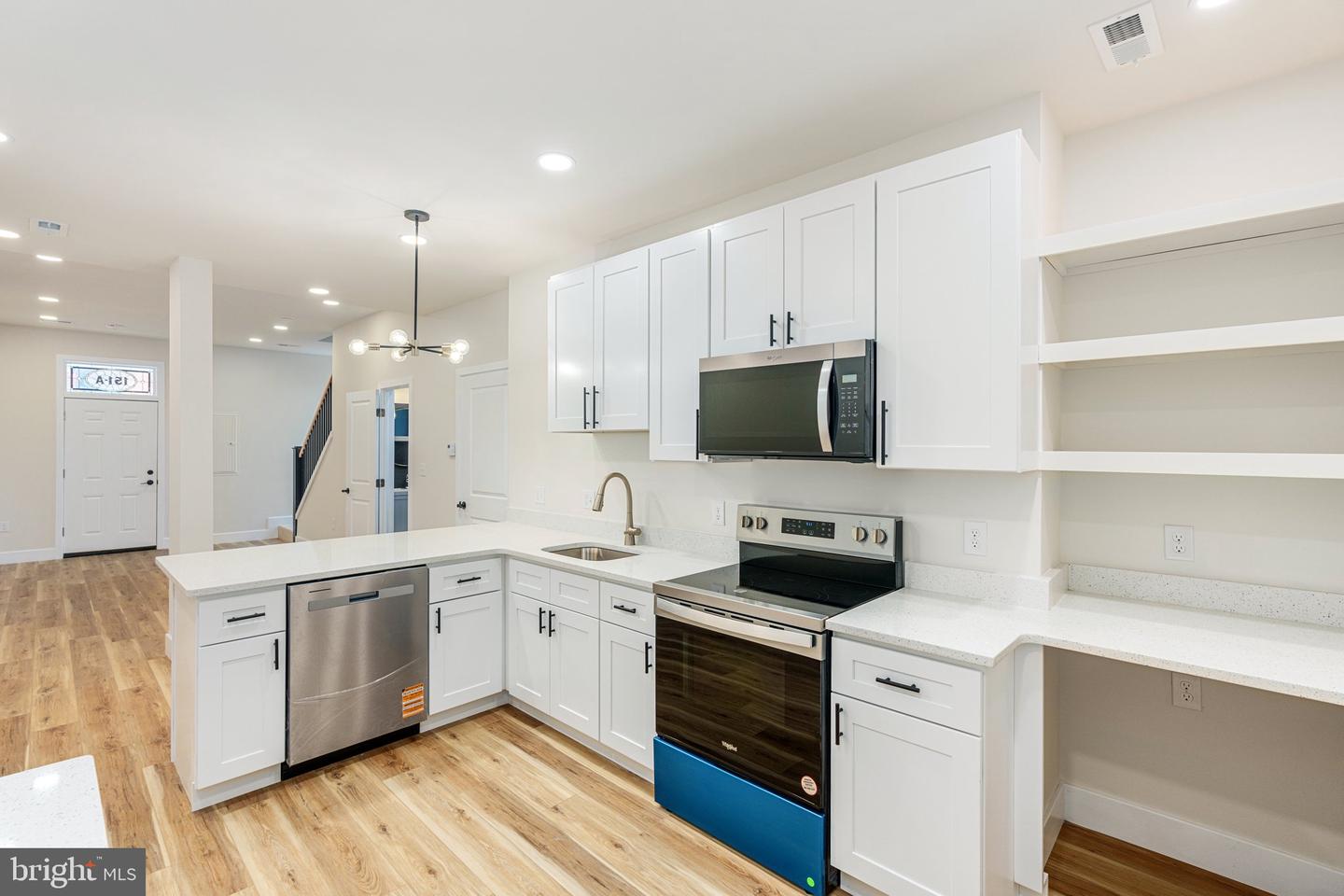 151 N York St Property Photo 16