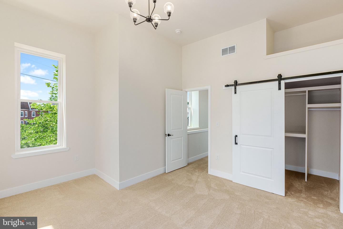 151 N York St Property Photo 18