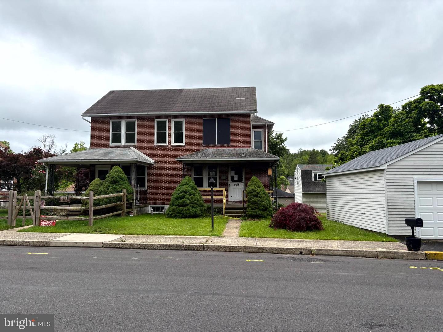 100 WALNUT ST