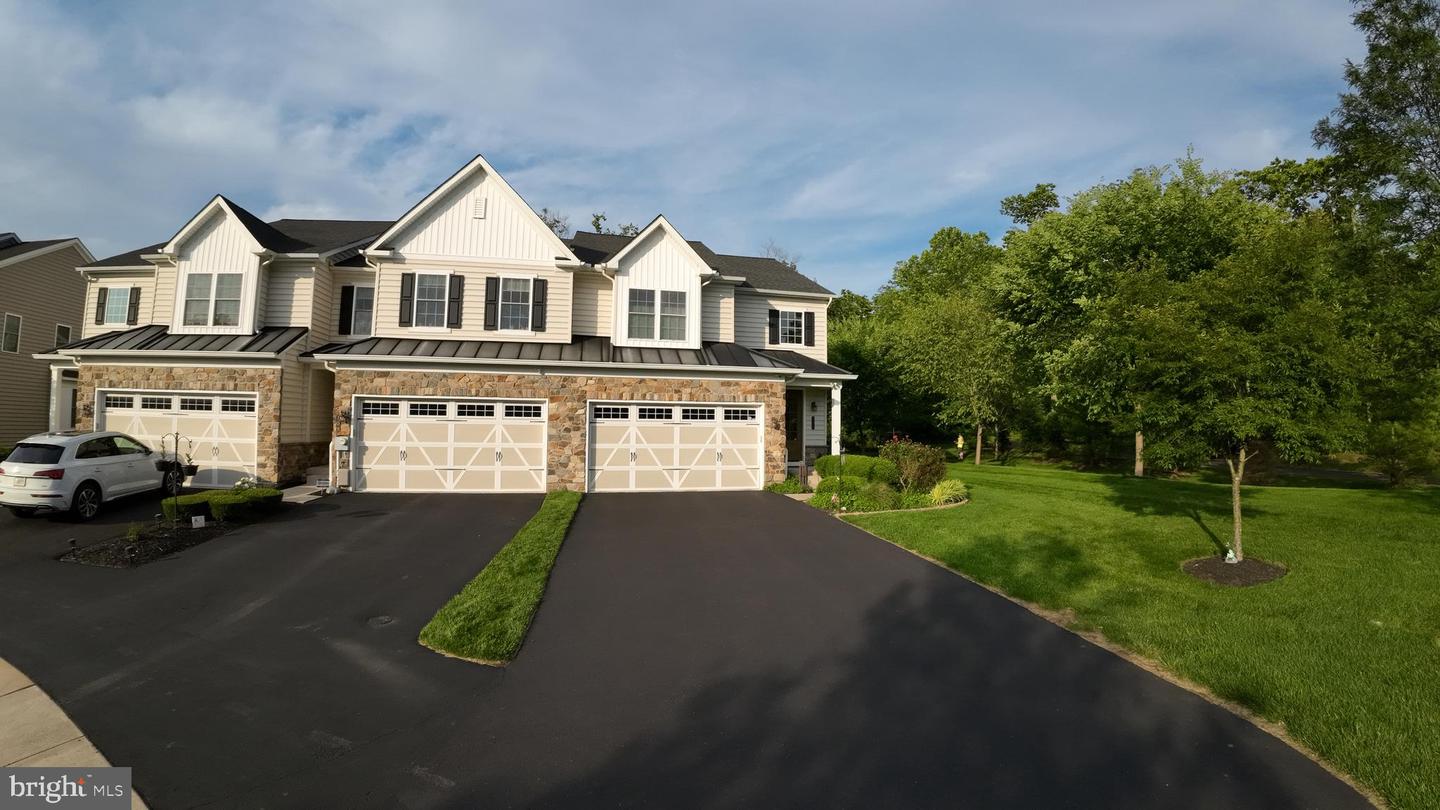 111 Brentwood Ct Property Photo 1
