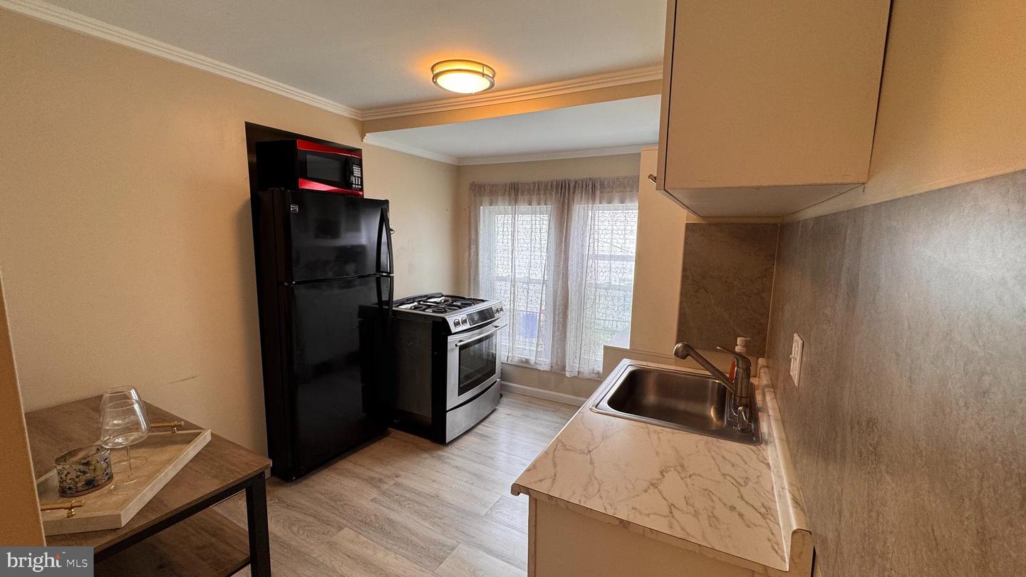 211 Park Ave Property Photo 15