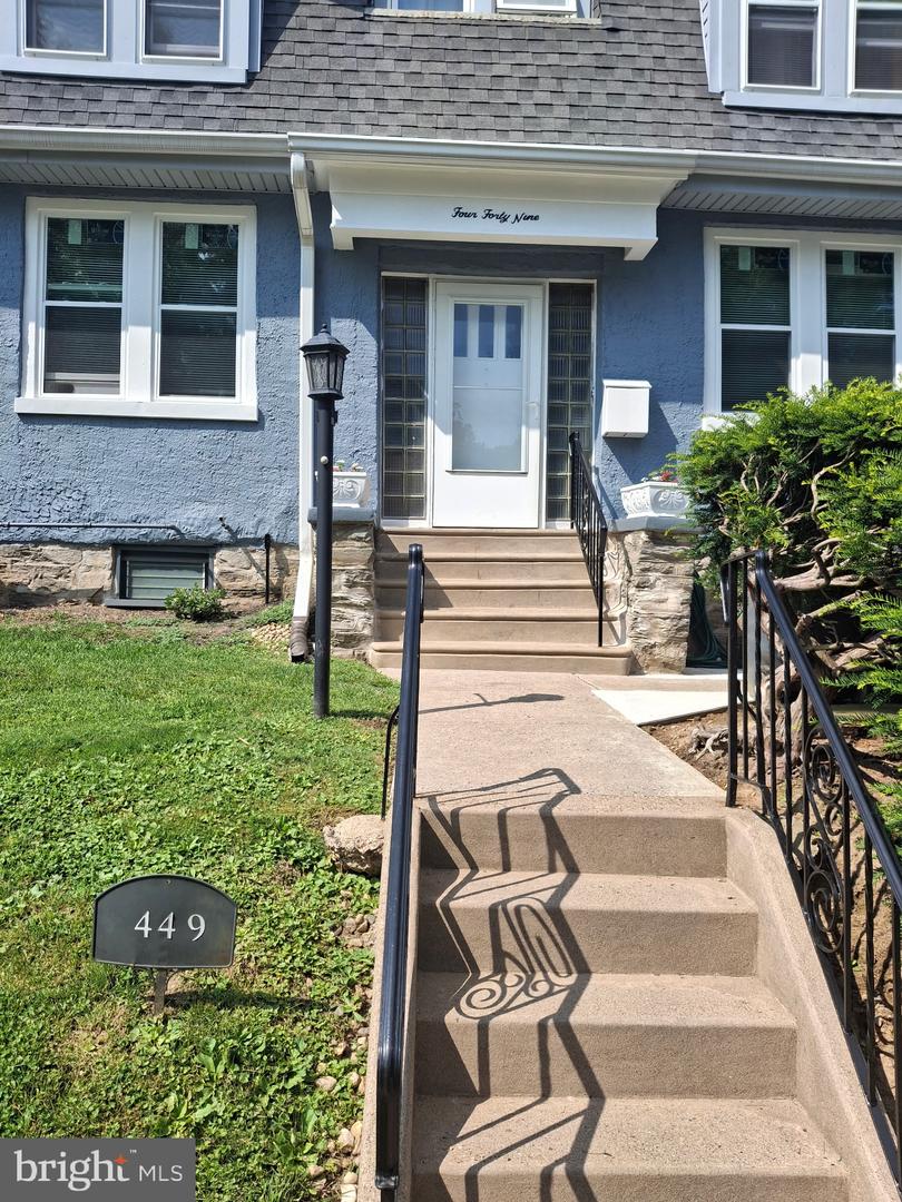 449 Roslyn Ave Property Photo 1