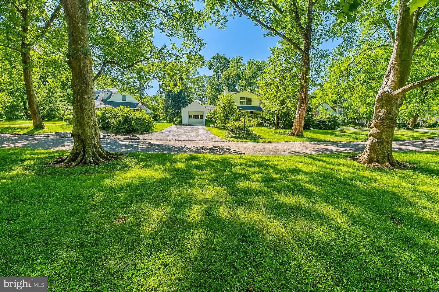 9 W ORCHARD LN