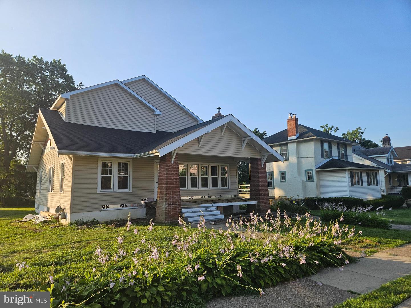 449 Linden Ave Property Photo 1