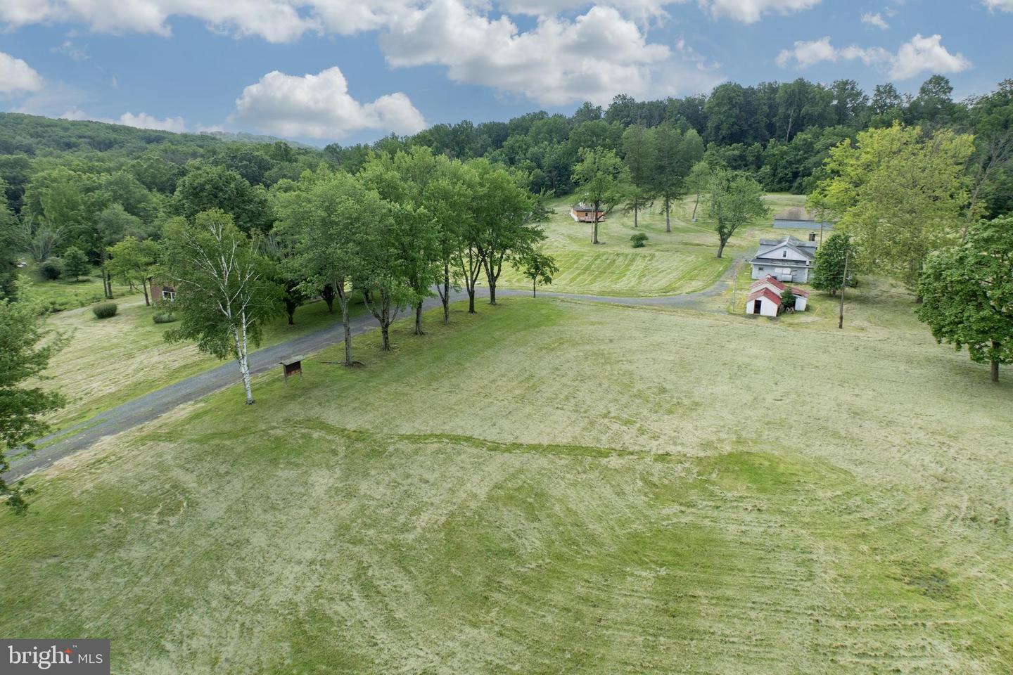 2488 Sanatoga Rd Property Photo 3