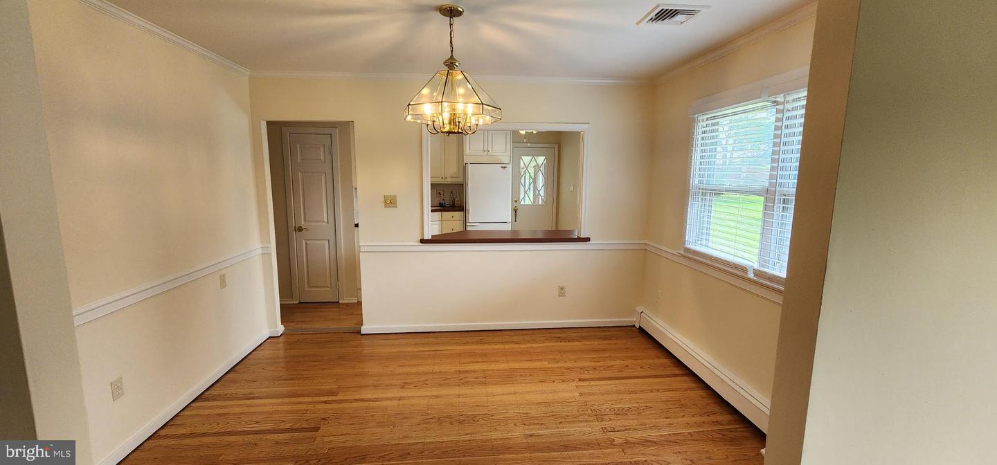 2143 Stratford Ave Property Photo 4