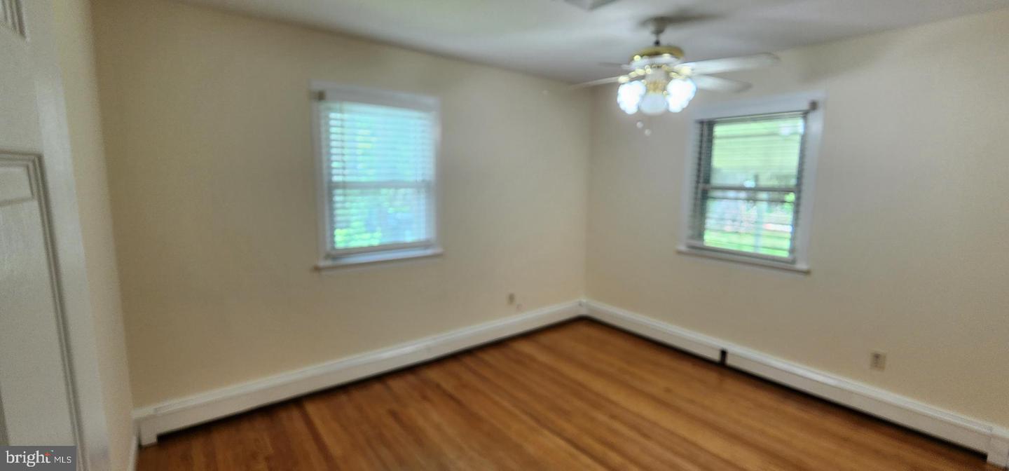2143 Stratford Ave Property Photo 9