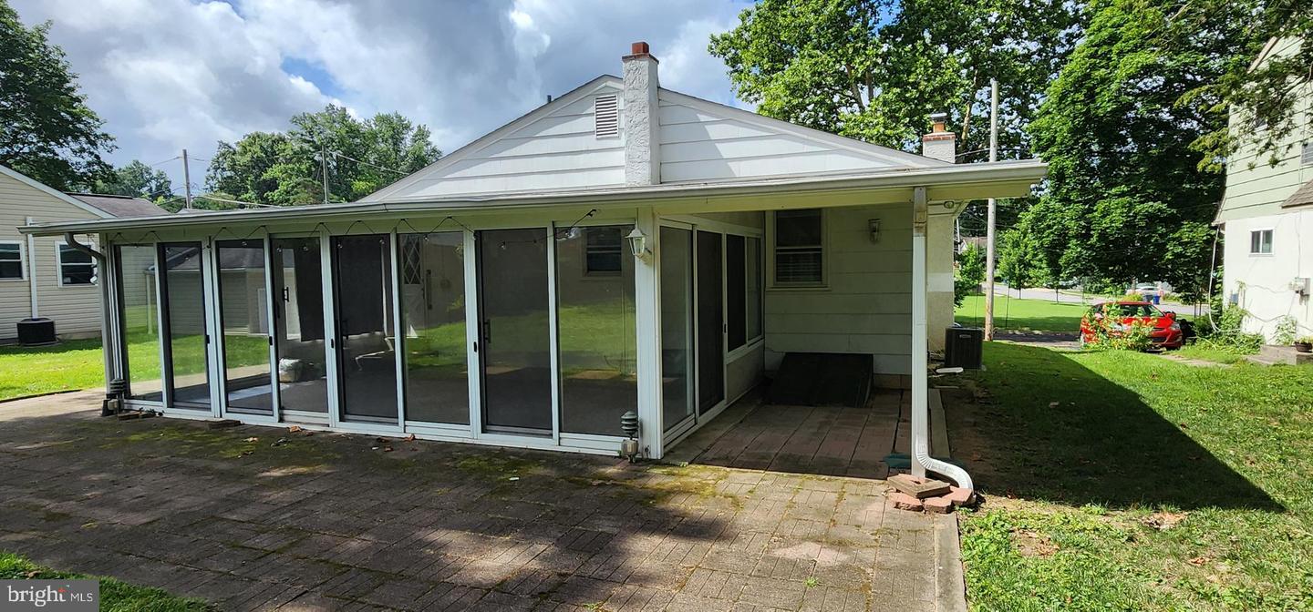 2143 Stratford Ave Property Photo 22