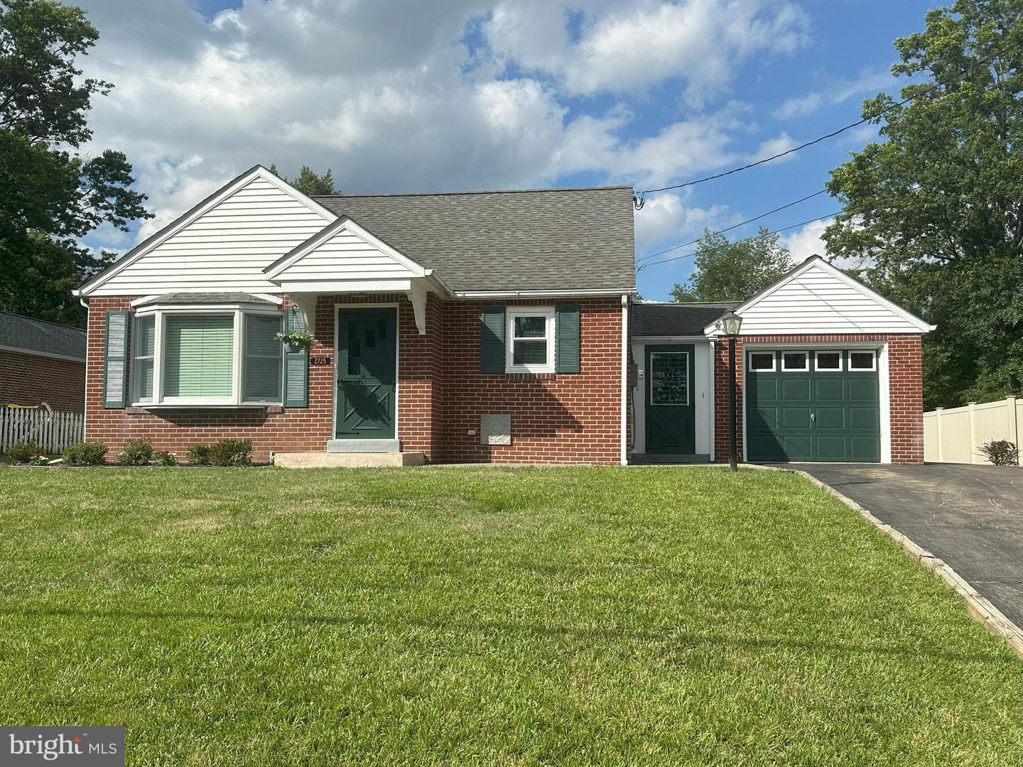 2725 Beech St Property Photo 1