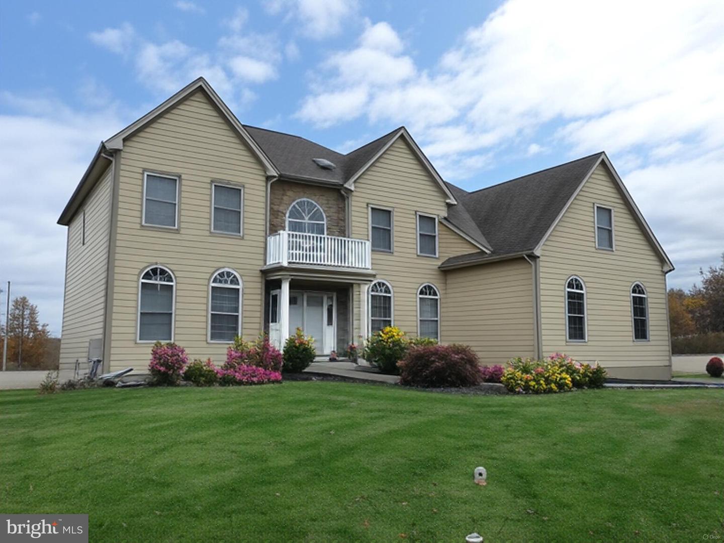 1401 Hampstead Ct Property Photo 5