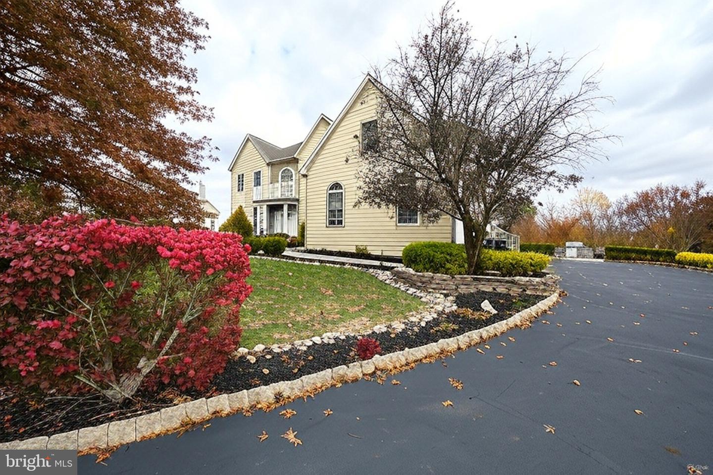 1401 Hampstead Ct Property Photo 8