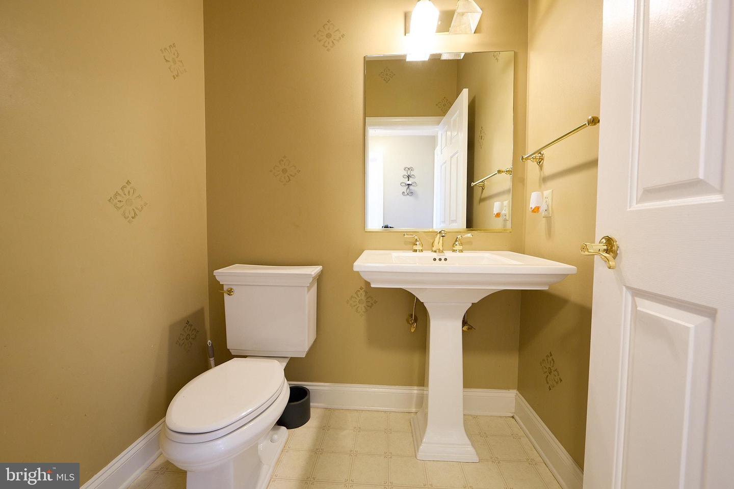 1401 Hampstead Ct Property Photo 24
