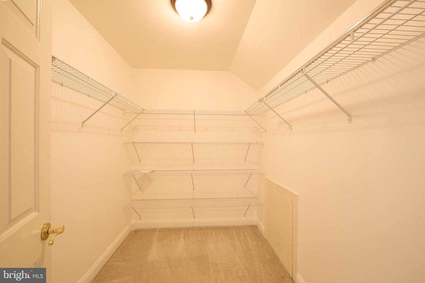 1401 Hampstead Ct Property Photo 33