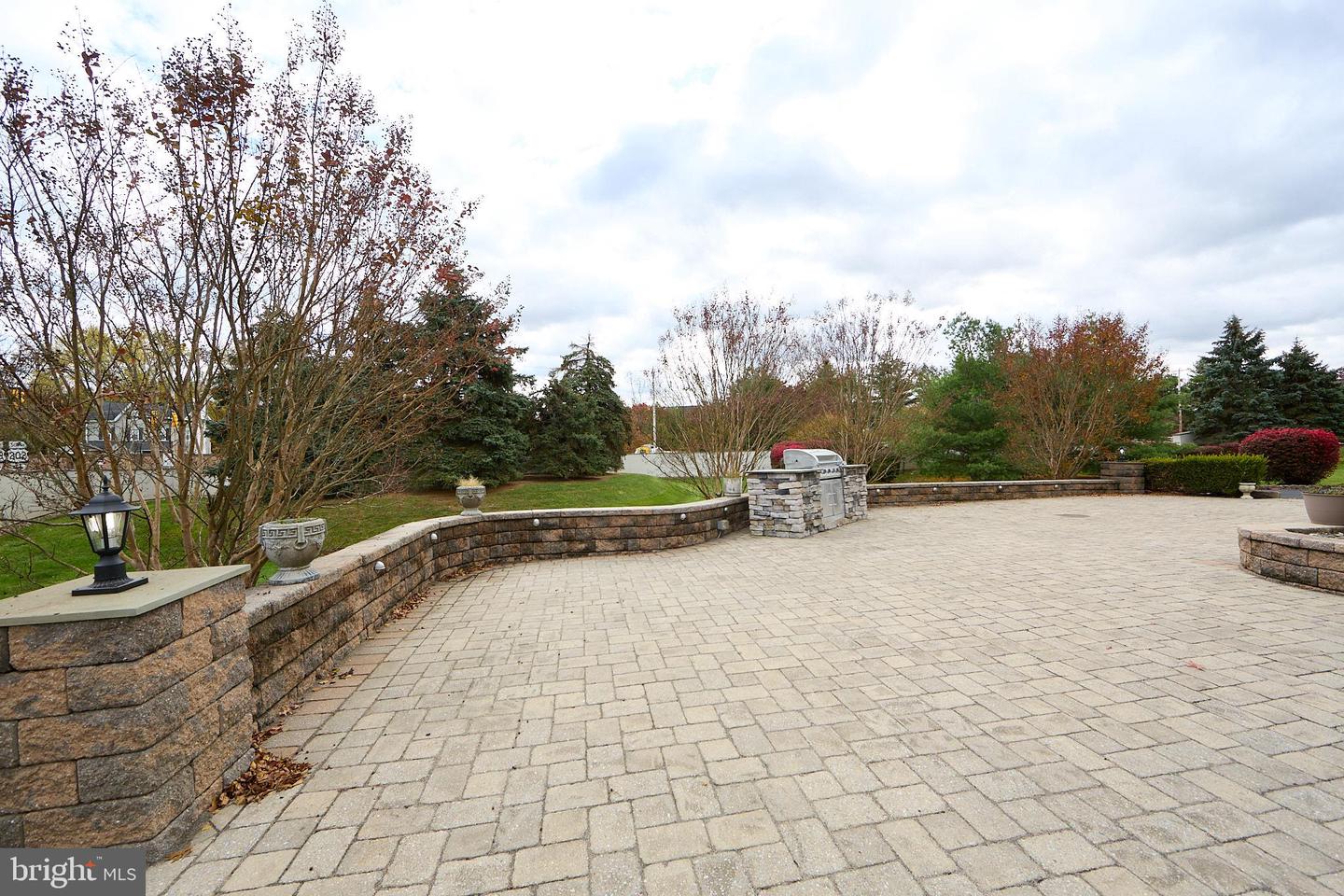 1401 Hampstead Ct Property Photo 52