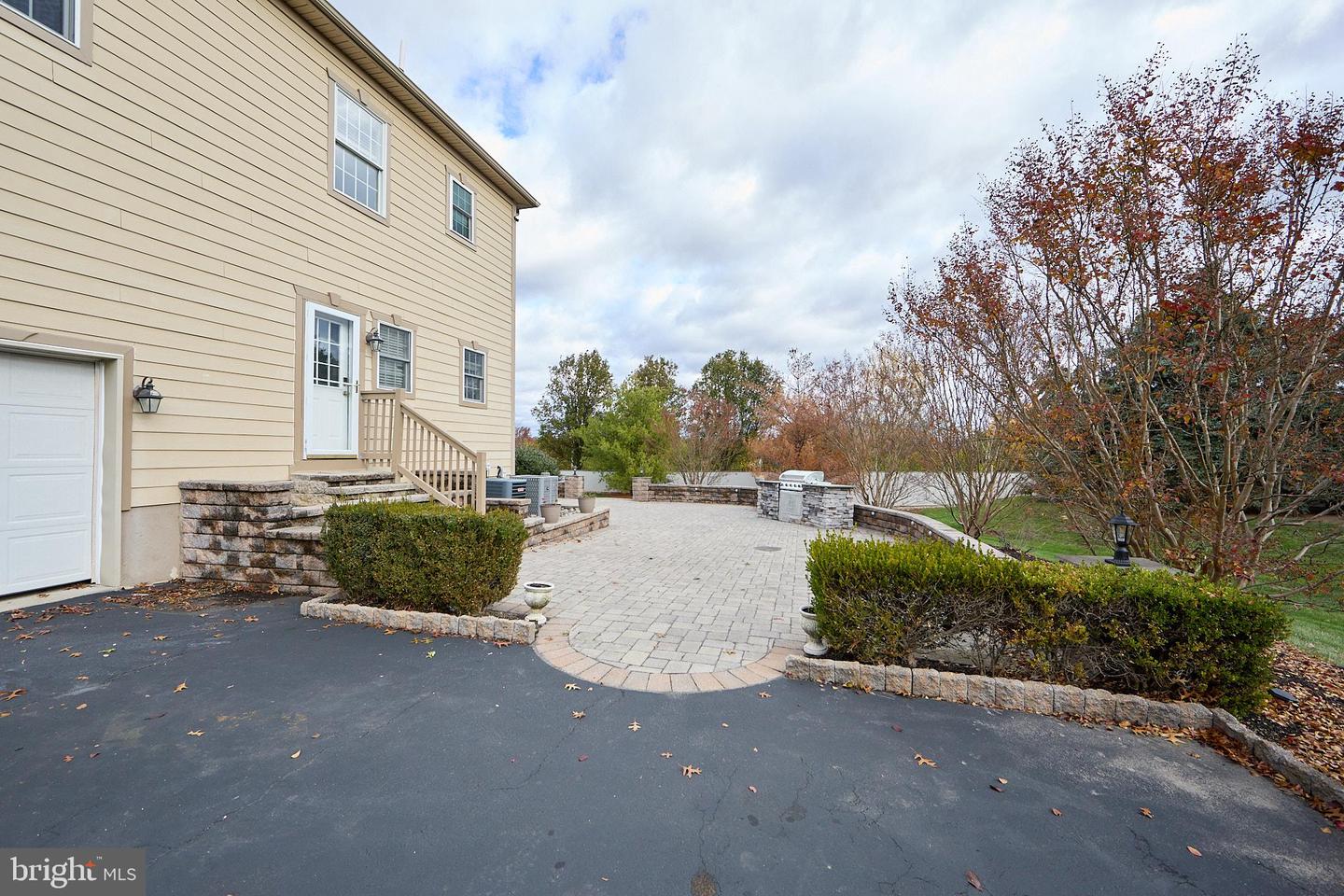 1401 Hampstead Ct Property Photo 53
