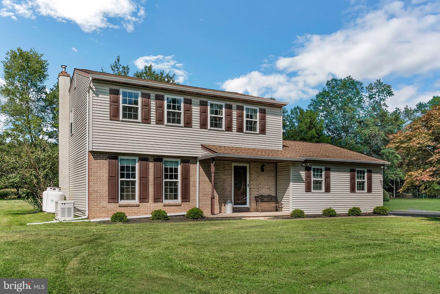 2078 Brentwood Dr Property Photo 1