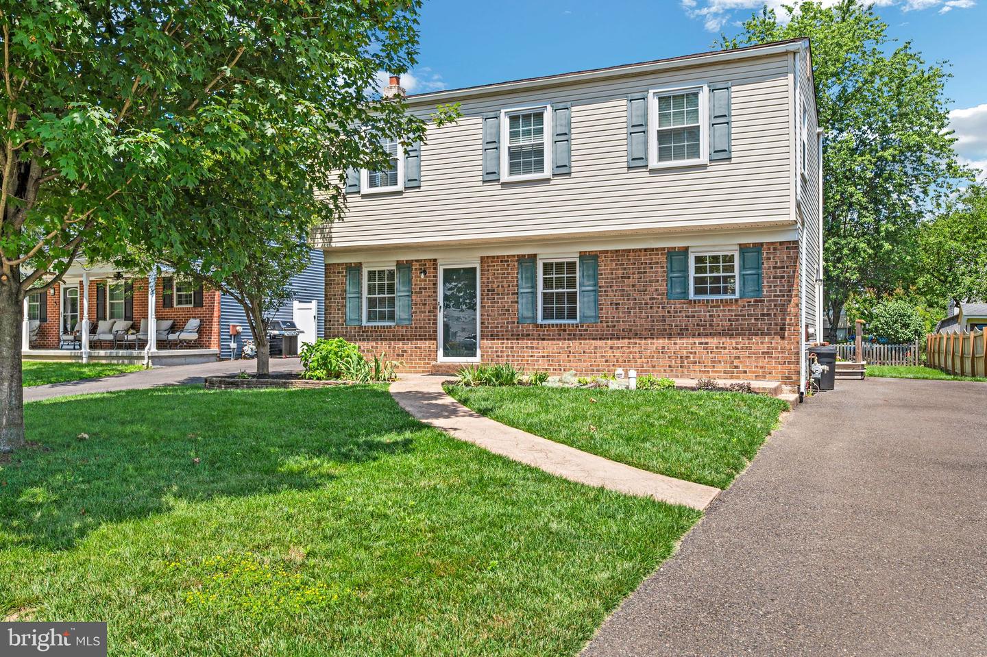 221 Fulling Mill Ln Property Photo 1