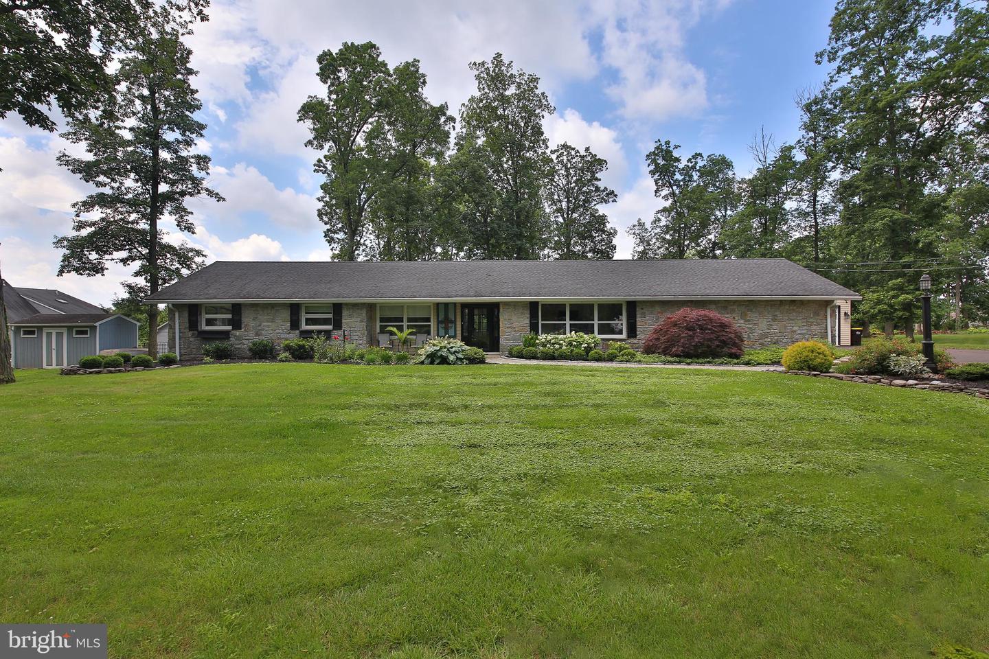 360 Oak Dr Property Photo 1