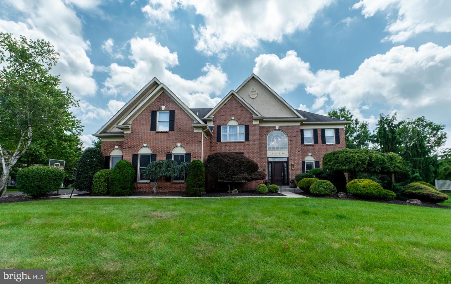 1230 Peterman Ln Property Photo 1