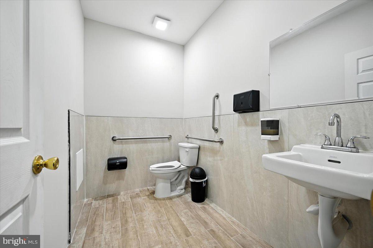 86 N York Rd Property Photo 17