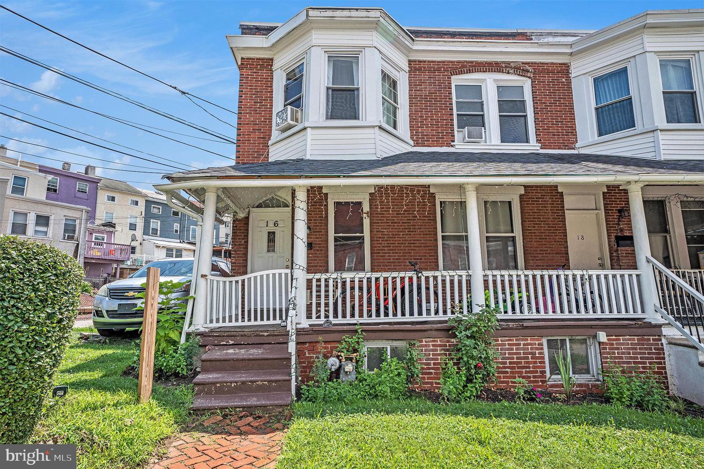 16 W Spruce St Property Photo 1